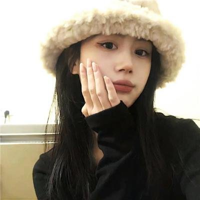 穿风信子蓝的少女